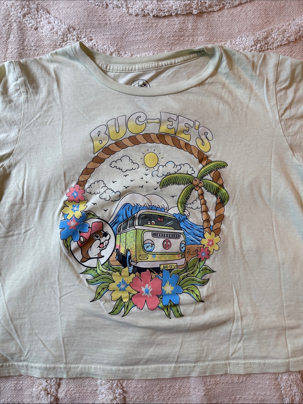 Buc-ee's Cropped Short Sleeve Summer Graphic Tee - Light Cream Tropical Van